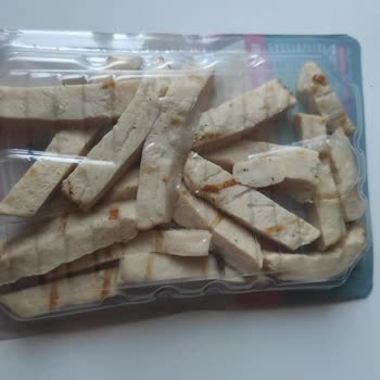 Lezita Tavuk Göğsünden Sinek Çıktı