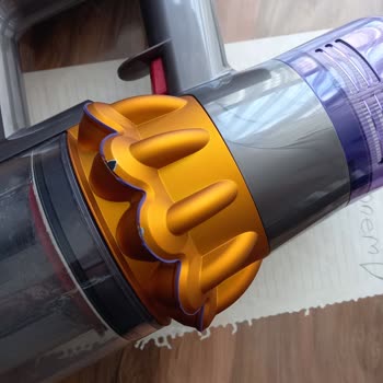 Dyson V15 Turuncu Kısımdaki Deformasyon