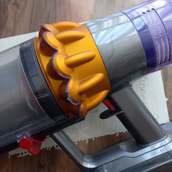 Dyson V15 Turuncu Kısımdaki Deformasyon