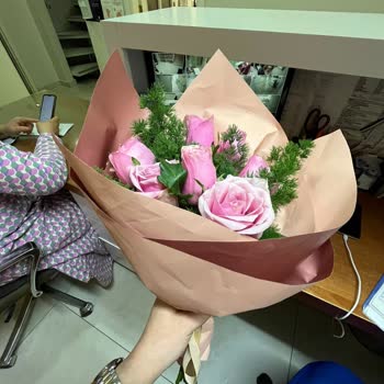 Lilyana Flowers Fotoğraftakiyle Alakasız Buket