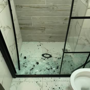 Aksaç Hotel Otelin Duşa Kabini