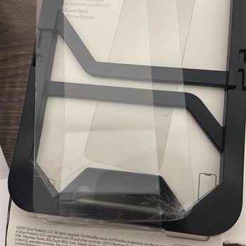 OtterBox Screenguard Cracks And Customer Service Problems