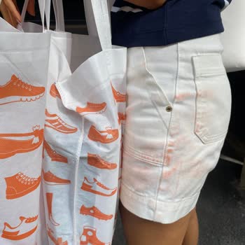 FLO Ayakkabı FLO Bez Torba Kıyafet Boyuyor