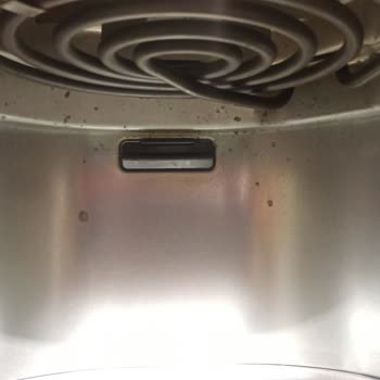 Tefal Marka Airfrey 'e Paslanmaya Benzer Lekelenmeler