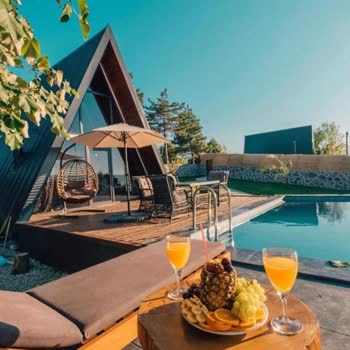 Nosi Turizm Sapanca Bungalov Evleri Yanıltması