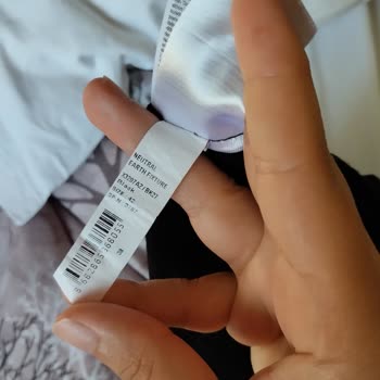 DeFacto Elbiseler Hatalı Birisi Çekme Yaptı Diğerinde Sökülme Var