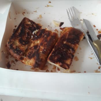 Mado Su Böreği Altı Yanmış