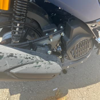 Arora'nın Motosikletleri'nin Arkasında Durmaması.