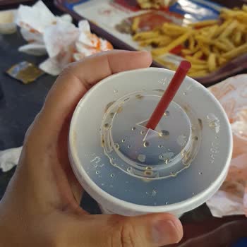 Popeyes'in Bayat Patates Ve Şekerli Kola Sorunu