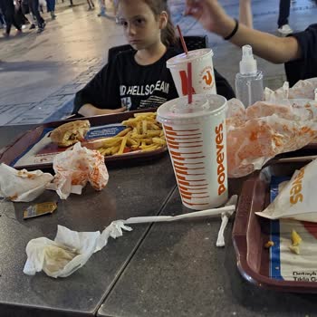Popeyes'in Bayat Patates Ve Şekerli Kola Sorunu