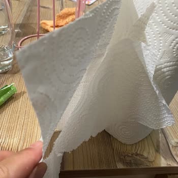 3 Katlı Papia Kağıt Havlunun Katlarının Birbirinden Ayrılması