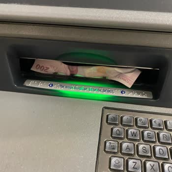 Yapı Kredi Bankamatiği Paramı Yuttu!