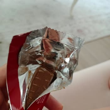 Tadelle Çikolatasının Paketinin Yarısının Boş Olması