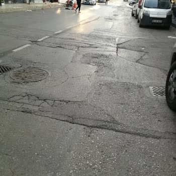 Buca Belediyesi'nin Yarım Kalan Bozuk Yolu