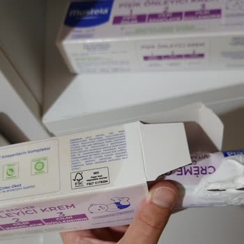 Patlak Gelen Mustela Pişik Kremi