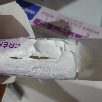 Patlak Gelen Mustela Pişik Kremi