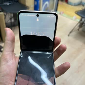 Samsung Telefon Flip Z4 Ekran Sorunu Ve Garanti Problemi