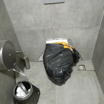 Pizza Hut İn Tuvalet Sorunu