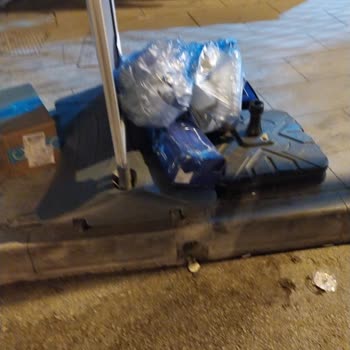 Burdur Belediyesi Kaldırıma Bırakılan Çöpler
