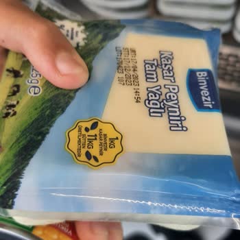 BİM Kaşarın İçinde Böcek