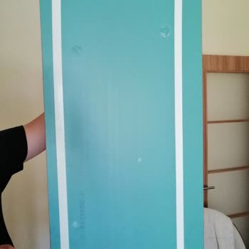Kelebek Mobilya'dan Yeni Alınan Dolabın Aynasının Düşmesi