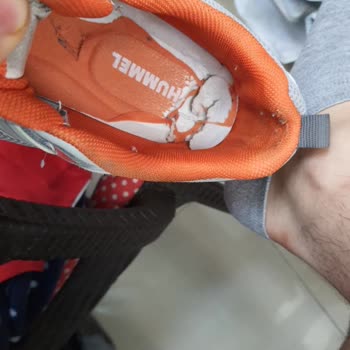 Hummel Ayakkabı Çok Kötü Malzeme Kalitesi