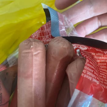 Şok Marketler Bozuk Sosis Zehirler!