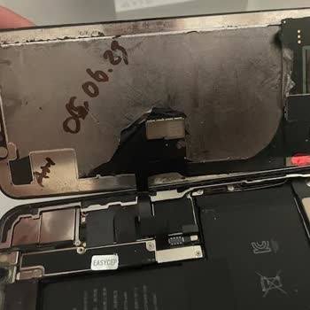 EasyCep Tamir Sonrası Kötü İşçilik Nedeniyle Telefon Parçalandı