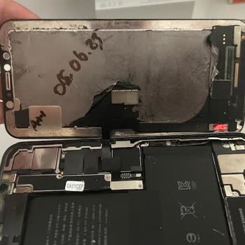 EasyCep Tamir Sonrası Kötü İşçilik Nedeniyle Telefon Parçalandı