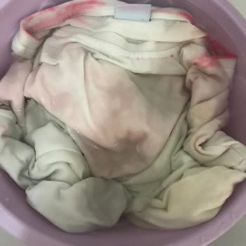 Ace Çamaşır Suyu Tişörtü Pembe Renge Dönüştürdü