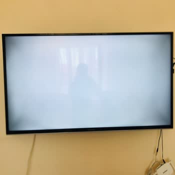 Grundig Torino 49 Gdu Ekran Köşeleri Siyah