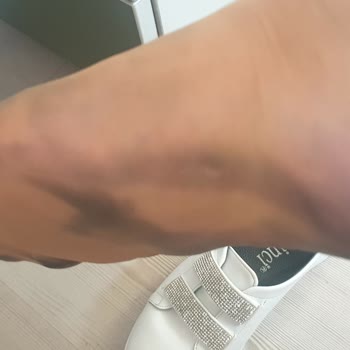 FLO Ayakkabı İnci Ayakkabının Ayağıma Boya Vermesi!