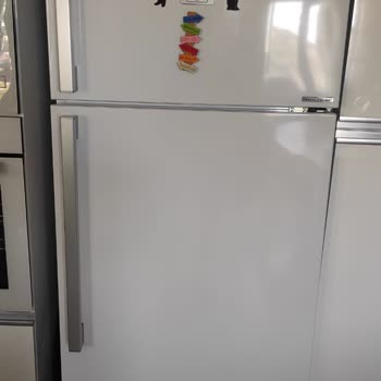 Arçelik Buzdolabı Çatlak Var Servis Yardımcı Olmuyor.