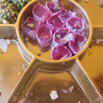 Tuğba Kuruyemiş Lokumdan Çıkan Kelebek Gibi Canlılar