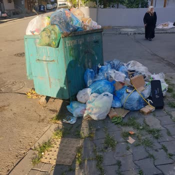 Çekmeköy Belediyesi Çekmeköy'de Mahallelerde Çöp Sorunu