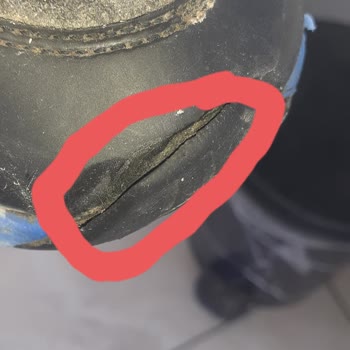 Kinetix İç Astarı İki Çiftinde Yırtılma Var