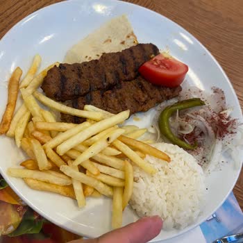 Bursa Kebap Evi Burda Kebap Evi Görseldeki Ürünün Yarısı Kadar Ürün Geliyor