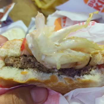 Burger King Geç Gelen, Kalitesiz Soğuk Ve Özensiz Hazırlanmış Menüler