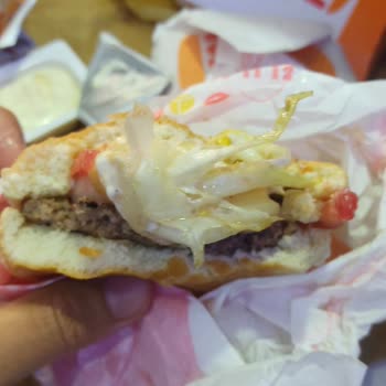 Burger King Geç Gelen, Kalitesiz Soğuk Ve Özensiz Hazırlanmış Menüler