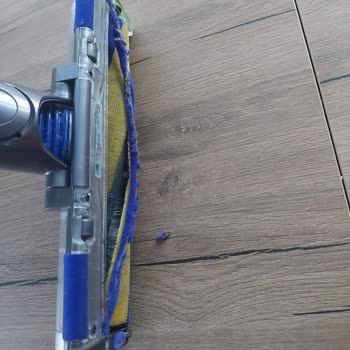 Dyson V15 Detect Süpürge Parçalandı. Dyson "o Şekilde Kullanın" Dedi