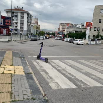 Beam Scooter Kaldırımları İşgal Ediyor