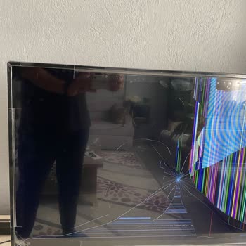 Onvo Marka 42 İnc Televizyon Kırık Çıktı