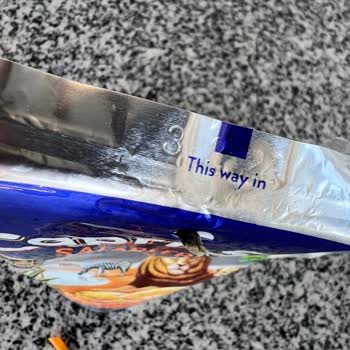 Caprisun Capri-sun İçinden Çıkan Koyu Renkli Katı Madde