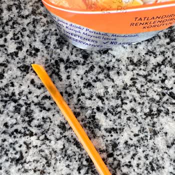 Caprisun Capri-sun İçinden Çıkan Koyu Renkli Katı Madde