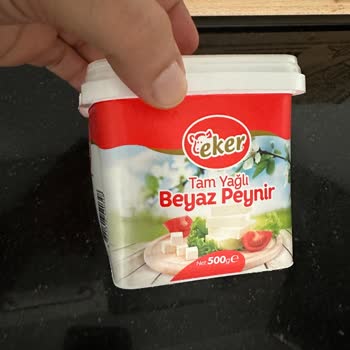 Eker Beyaz Peynir Buzdolabında Şişti