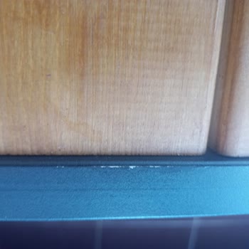 Düğüncüzade Mobilya Center Balkon Oturma Grubu Masası Üzerinde Çizikler Bulunmaktadır.