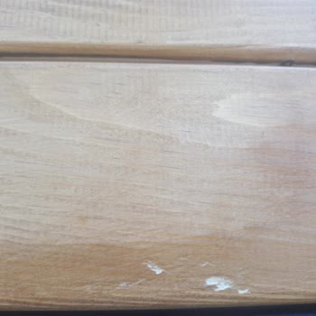 Düğüncüzade Mobilya Center Balkon Oturma Grubu Masası Üzerinde Çizikler Bulunmaktadır.