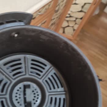 Karaca Züccaciye Karaca Airfrey İç Haznesi Boya Akması Yapıyor.