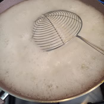 Yudum Yağ Kızartma Yaparken Köpürüyor!