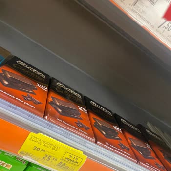 Migros Uniq İstanbul Şubesi Raflarda Ürün Yok Personel İlgisiz